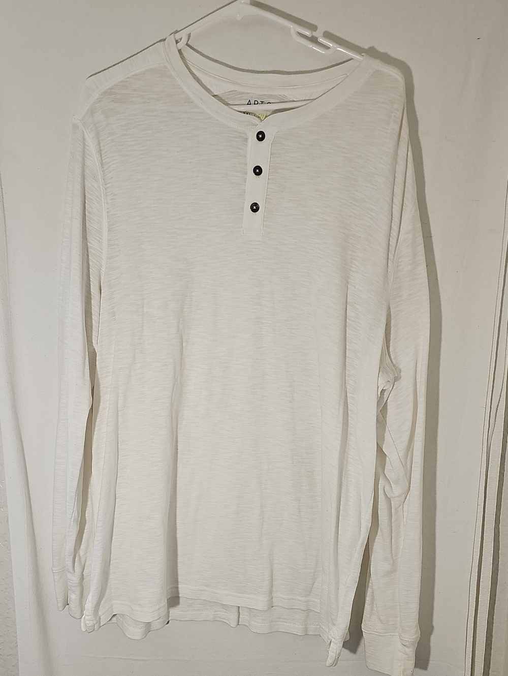 Apt. 9 Men's White Long-Sleeve Henley